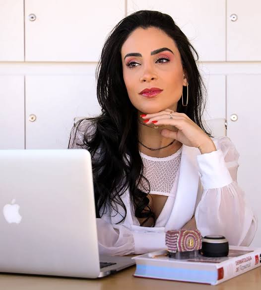 Dra. Bruna Lage